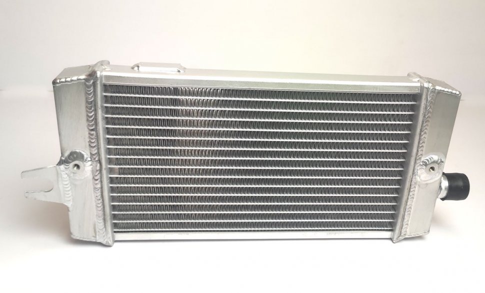 Радиатор Tarazon TRS-R-688 для Triumph T2101333