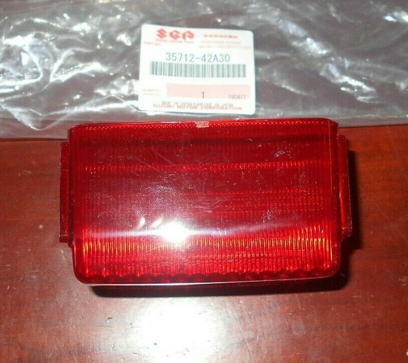 Стекло заднего фонаря OEM Suzuki 35712-42A30