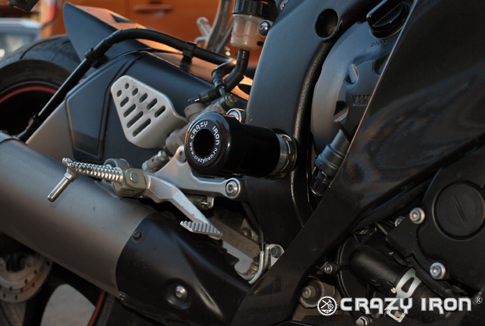 Crazy Iron Слайдеры в ось маятника для Yamaha YZF-R6 2006-2016