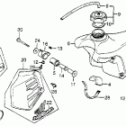 CR250R Fuel tank @ radiator shroud 81